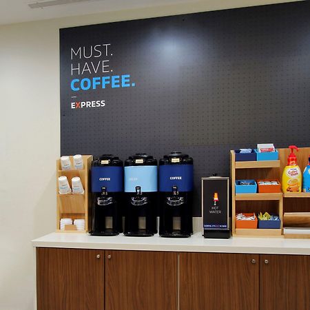Holiday Inn Express Hotel & Suites Cleveland-Richfield By Ihg Brecksville Bagian luar foto