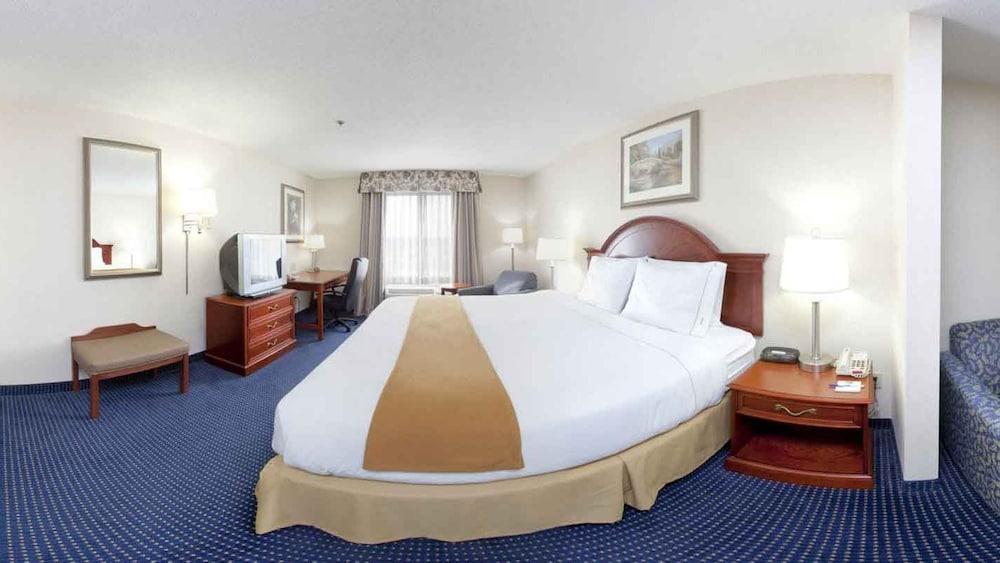 Holiday Inn Express Hotel & Suites Cleveland-Richfield By Ihg Brecksville Bagian luar foto