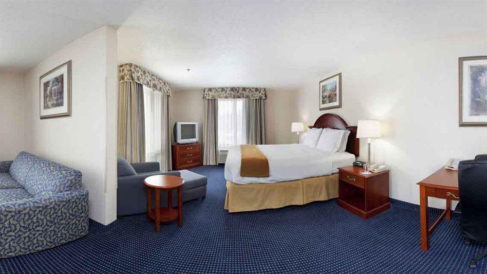Holiday Inn Express Hotel & Suites Cleveland-Richfield By Ihg Brecksville Bagian luar foto