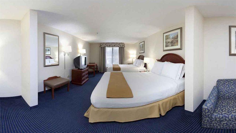 Holiday Inn Express Hotel & Suites Cleveland-Richfield By Ihg Brecksville Bagian luar foto