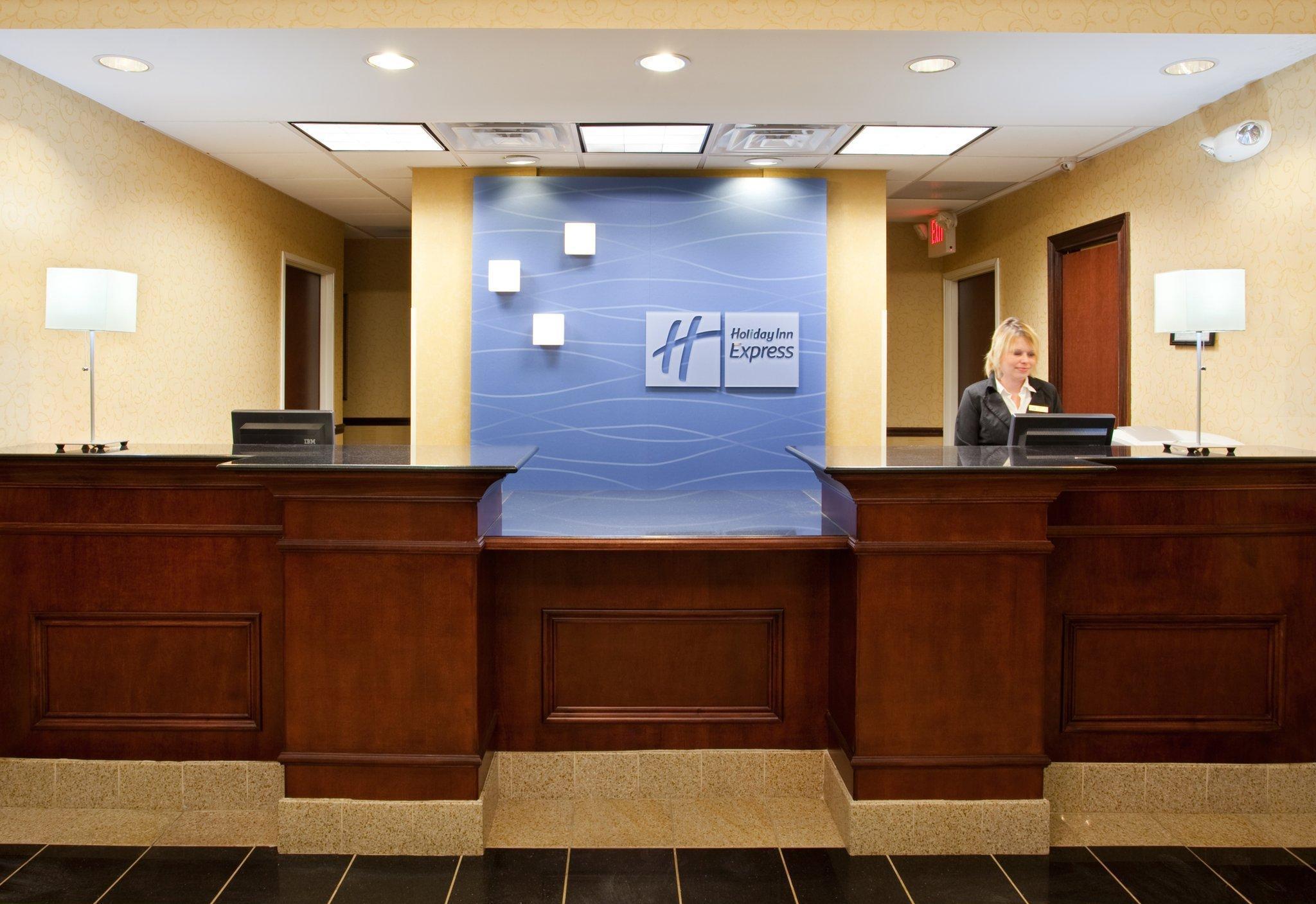 Holiday Inn Express Hotel & Suites Cleveland-Richfield By Ihg Brecksville Bagian luar foto
