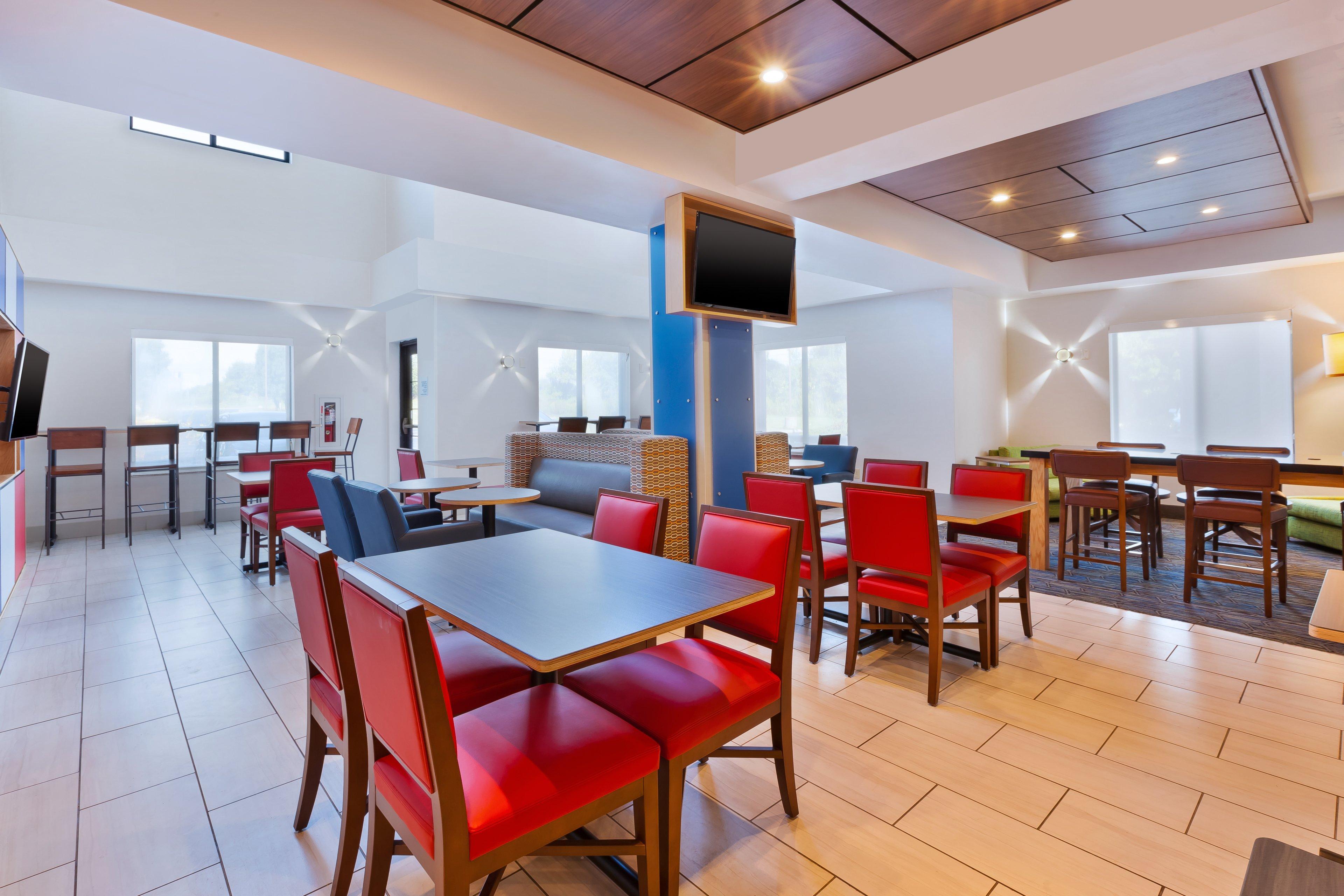 Holiday Inn Express Hotel & Suites Cleveland-Richfield By Ihg Brecksville Bagian luar foto