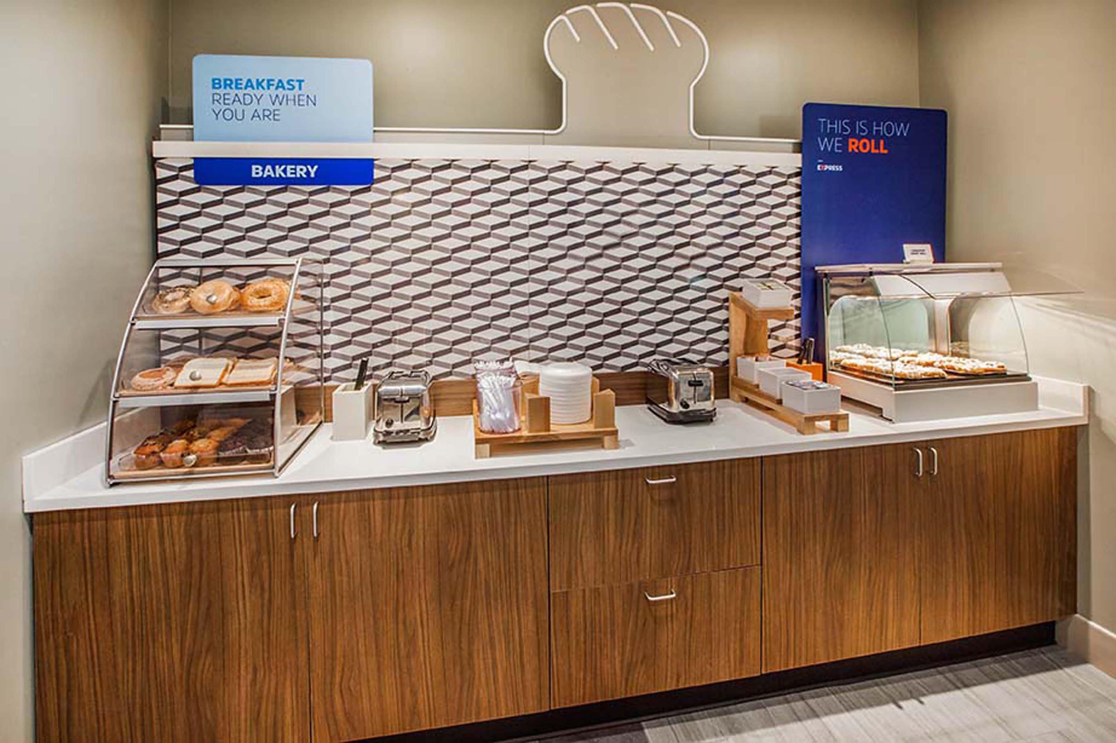 Holiday Inn Express Hotel & Suites Cleveland-Richfield By Ihg Brecksville Bagian luar foto