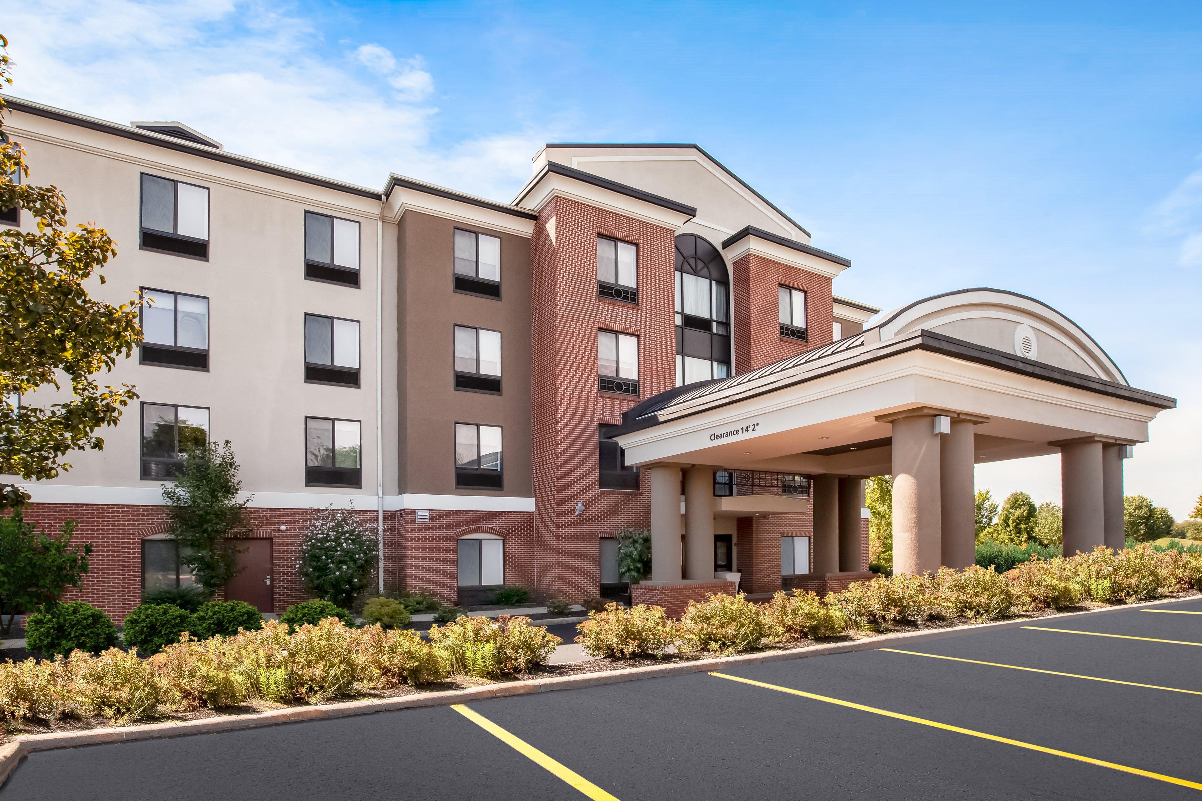 Holiday Inn Express Hotel & Suites Cleveland-Richfield By Ihg Brecksville Bagian luar foto