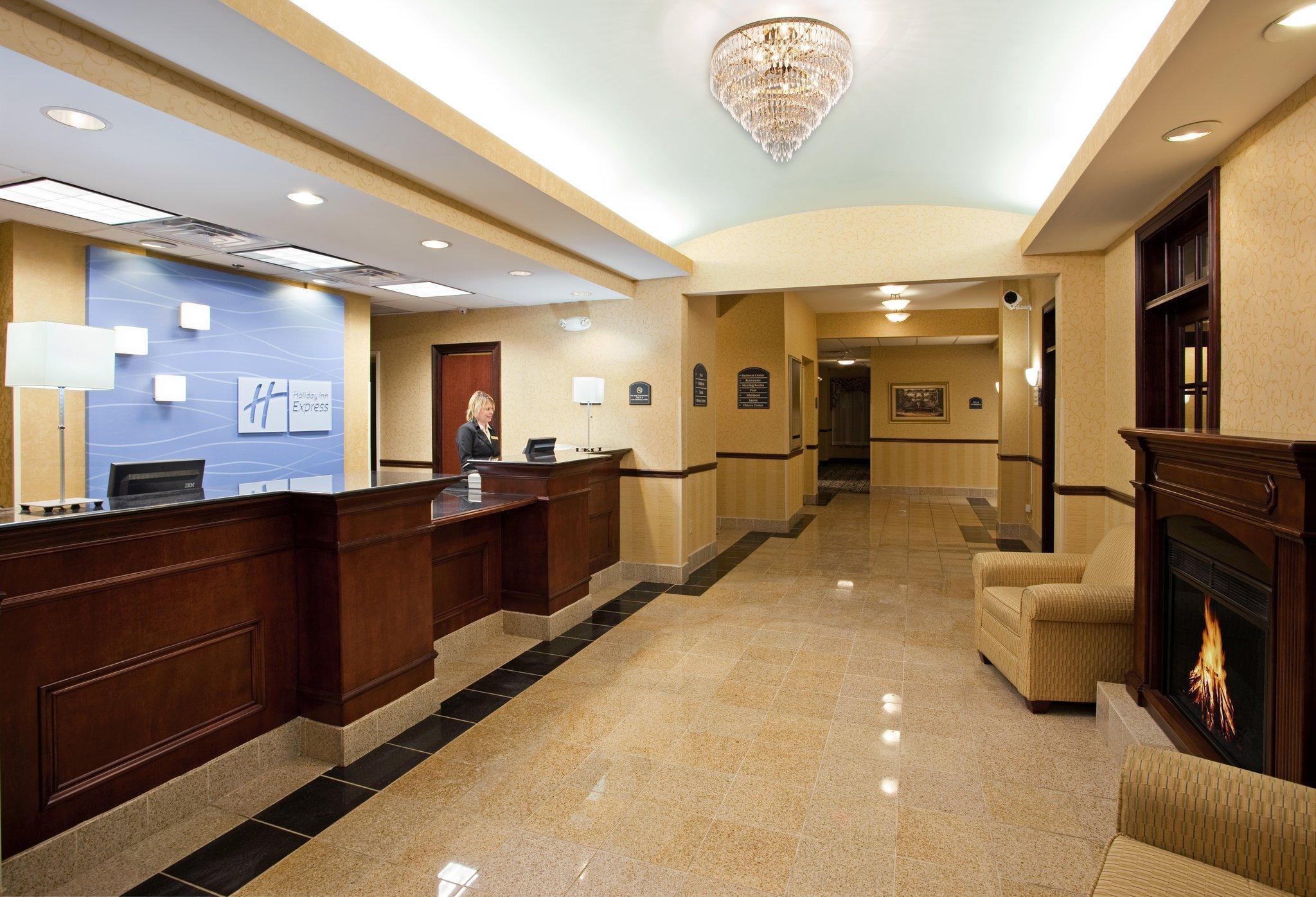 Holiday Inn Express Hotel & Suites Cleveland-Richfield By Ihg Brecksville Bagian luar foto